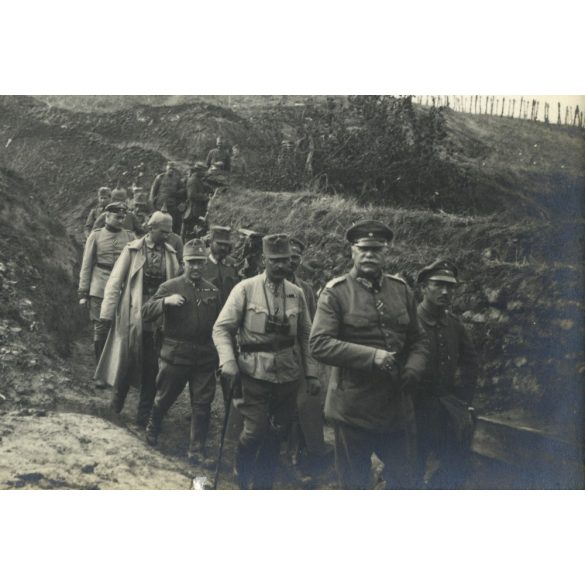 Georg von der Marwitz német tábornok szemlézi a védvonalat magyar-K.u.K. főtisztekkel, egyenruha, Burkaczy, 1916 , keleti hadszíntér, Eredeti fotó, papírkép. 