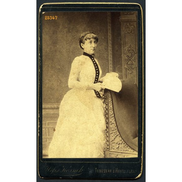 Hefs & Kossak műterem, Temesvár, Erdély, elegáns hölgy legyezővel, különös bútorral, portré, 1880-as évek, Eredeti CDV, vizitkártya fotó.  