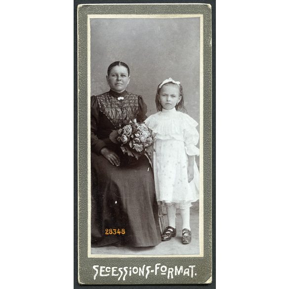 'Secessions-Format', Zilah, Erdély, Tulogdi Györgyné zilahi mosónő, lányával, Ilonkával, 1890-es évek, Eredeti CDV, vizitkártya fotó.  