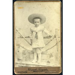   Központi Fényirda, Kolozsvár, Erdély, 'Halmay Jenőke 3 éves korában', kalap, ünneplő ruha, portré, 1890-es évek, Eredeti kabinetfotó.  