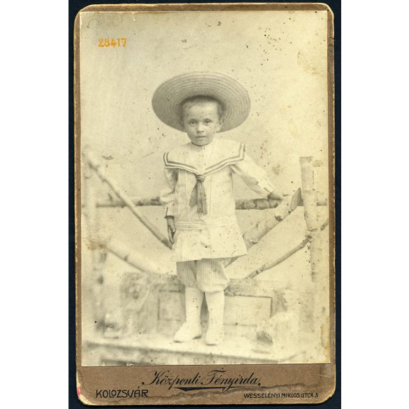 Központi Fényirda, Kolozsvár, Erdély, 'Halmay Jenőke 3 éves korában', kalap, ünneplő ruha, portré, 1890-es évek, Eredeti kabinetfotó.  