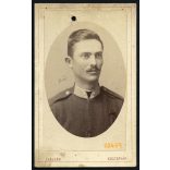 Császár műterem, Kolozsvár, Erdély, bajuszos katona portréja, egyenruha, 1880-as évek, Eredeti CDV, vizitkártya fotó, a felső negyedben pici lyuk.  