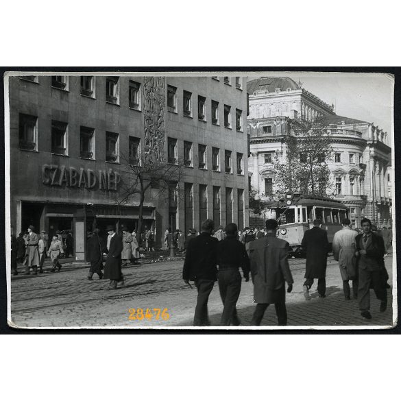 Forradalom, 1956, Budapest, József krt., szétlőtt villamos, Nemzeti Színház, Szabad Nép Székház, 1950-es évek, Eredeti fotó, papírkép. 