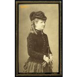 Rottmayer műterem, Laibach, Habsburg Birodalom (Szlovénia),  elegáns hölgy kalapban, portré, 1890-es évek, Eredeti CDV, vizitkártya fotó. 