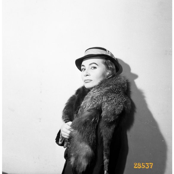 Törőcsik Mari színésznő portréja, Kotnyek Antal fotója, művész, kalap,  1960-as évek, Eredeti fotó negatív!      