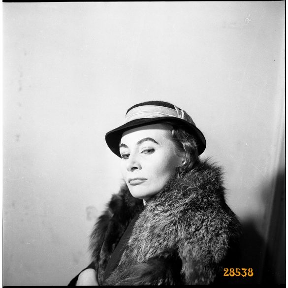 Törőcsik Mari színésznő portréja, Kotnyek Antal fotója, művész, kalap,  1960-as évek, Eredeti fotó negatív!     