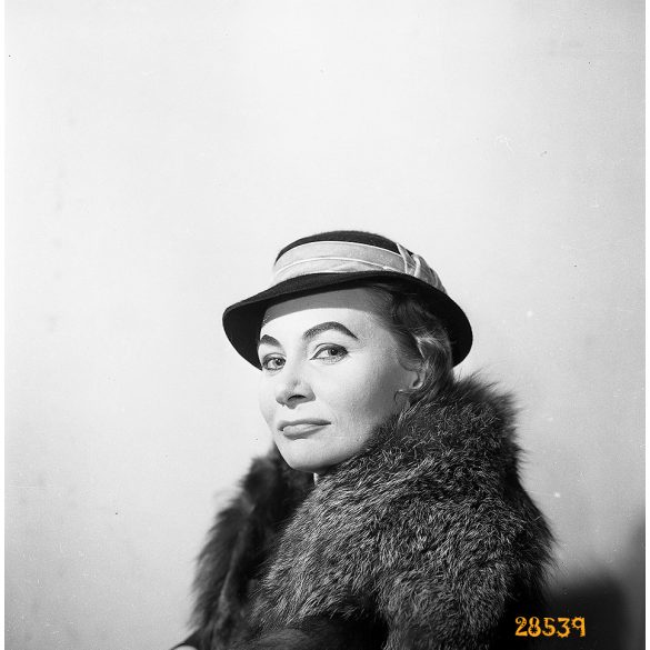 Törőcsik Mari színésznő portréja, Kotnyek Antal fotója, művész, kalap,  1960-as évek, Eredeti fotó negatív!    