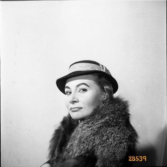 Törőcsik Mari színésznő portréja, Kotnyek Antal fotója, művész, kalap,  1960-as évek, Eredeti fotó negatív!    