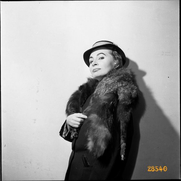 Törőcsik Mari színésznő portréja, Kotnyek Antal fotója, művész, kalap,  1960-as évek, Eredeti fotó negatív!     