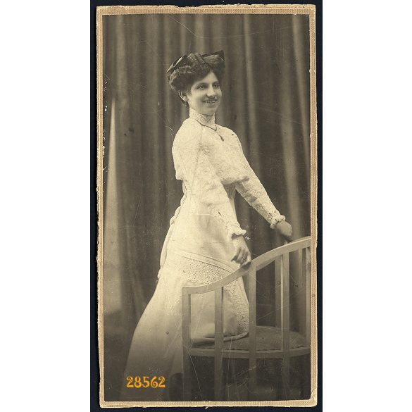 Weisz Hugó műterme, Arad, Erdély, csinos hölgy portréja, masni, 1890-es évek, Eredeti nagyméretű (!) kabinetfotó, széle vágott.  