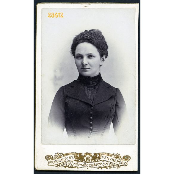 Franciscy műterem, Körmöcbánya, Felvidék, Klobusiczky (?) Károlyné sz. Jedlovszky Anna, elegáns hölgy portréja, 1890-es évek, Eredeti CDV, vizitkártya fotó.  