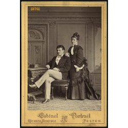   Kózmata műterem, Pest, elegáns pár gyönyörű ruhákban, 'Jeney J. és Erzsi nővérem' (az eredeti albumon feliratozva), 1860-as évek, Eredeti korai kabinetfotó. 