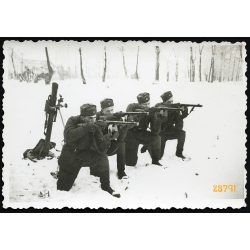   Magyar katonák fegyverekkel, egyenruha, Kondoros, 1950-es évek, Eredeti fotó, papírkép.  