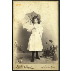   Kató műterem, Kolozsvár, Erdély,   kislány napernyővel, portré, 1880-as évek, Eredeti kabinetfotó.