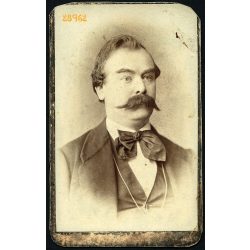   Simonyi Antal műterme, Pest, elegáns férfi bajusszal, 1860-as évek, Eredeti CDV, vizitkártya fotó, sarkai vágottak.  