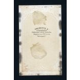 Knezevits 'üveg Csarnoka', Pécs, elegáns házaspár, magyaros ruha, 1850-es évek, Eredeti korai CDV, vizitkártya fotó, széle foltos. 