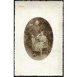 Elegáns hölgy vöröskeresztes érdemrenddel, magyar katona egyenruhában, 1. világháború, 1910-es évek, Eredeti fotó, papírkép. 