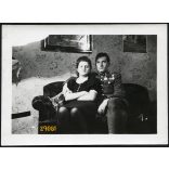 Magyar katona kedvesével, Kolozsvár, Erdély, egyenruha, érdemrend, 2. világháború, 1940-es évek, Eredeti fotó, papírkép.  