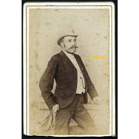 Heimann műterem, Nagyszentmiklós, Erdély, elegáns férfi bajusszal, kalapban, óralánccal, 1890-es évek, Eredeti CDV, vizitkártya fotó, alja vágott. 