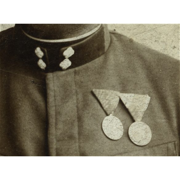 Braun műterem, Erzsébetfalva, katona egyenruhában, érdemrendekkel, bajusszal, 1900-as évek, Eredeti CDV, vizitkártya fotó.   