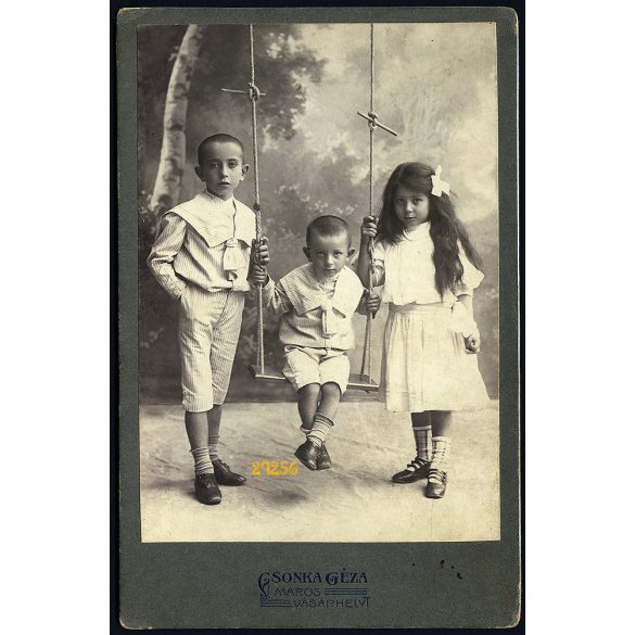 Csonka műterem, Marosvásárhely,  Erdély, Zsigó Bandi és Irénke, gyerekek, hinta, testvér, 1907, 1900-as évek, Eredeti kabinetfotó. 