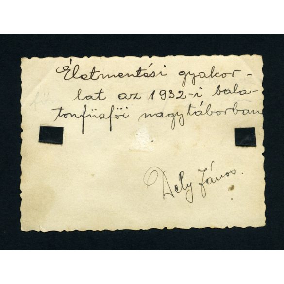 'Életmentési gyakorlat az 1932-i balatonfűzfői nagytáborban', cserkész, egyenruha, motorkerékpár, jármű, közlekedés, baleset, különös, 1930-as évek, Eredeti fotó, papírkép Dely János aláírásával.   