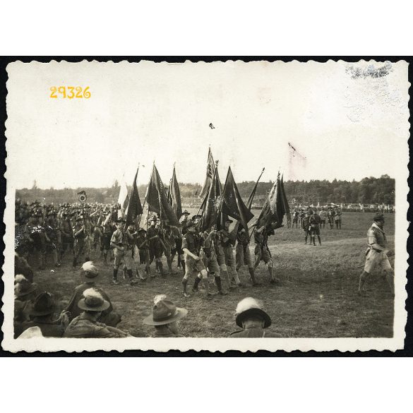 'Felvonulás a hivatalos Jamboree megnyitón', Cserkész Világdzsembori, Gödöllő, egyenruha, 1933, 1930-as évek. Eredeti fotó, papírkép. 