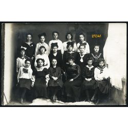   Matz és Társa műterem, Igló, (Lőcse), Felvidék, iskolás lányok matrózblúzban, tanárnő, 1919, 1910-es évek, Eredeti fotó, papírkép. 