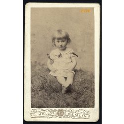   Hollós műterem, Zimony, Vajdaság, Lisztl Aranka a szénakazal tetején, kislány különös portréja, 1890-es évek, Eredeti CDV, vizitkártya fotó.  