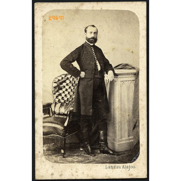 Landau Alajos 'üveg terme', Szeged, szakállas férfi magyaros ruhában, csizmában, fotellel, portré, 1860-as évek, Eredeti CDV, vizitkártya. 