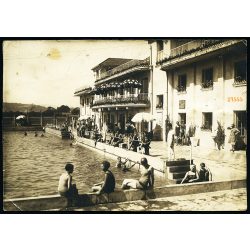   Nagyobb méret, Miskolc strandfürdő, fürdőruha, 1920-as évek, Eredeti fotó, papírkép, sarka törött.   