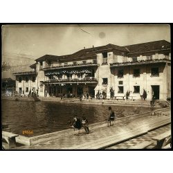   Nagyobb méret, Miskolc strandfürdő, fürdőruha, 1920-as évek, Eredeti fotó, papírkép, sarka-oldala törött.  