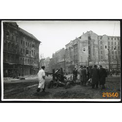   Forradalom, Budapest, Baross tér, Rákóczi út, szétlőtt ágyú, romos házak, ötvenhat, 1956, 1950-es évek, Eredeti fotó, papírkép. 