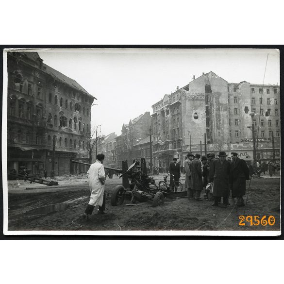 Forradalom, Budapest, Baross tér, Rákóczi út, szétlőtt ágyú, romos házak, ötvenhat, 1956, 1950-es évek, Eredeti fotó, papírkép. 