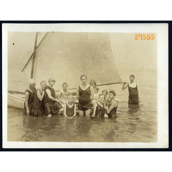 Korabeli fürdőzők, Balatonkeresztúr, Balaton, fürdőruha, strand, 1926, 1920-as évek. Eredeti fotó, papírkép.   