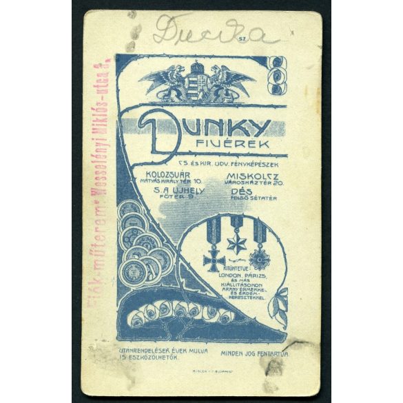 Dunky Fivérek műterme, Kolozsvár, Erdély, 'Ducika' csörgővel, játék, gyerekportré, 1890-es évek, Eredeti CDV, vizitkártya fotó. 