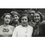 Csoportkép, lány katonaruhában, magyar katona, egyenruha, 2. világháború, 1940-es évek, Eredeti fotó, papírkép.  