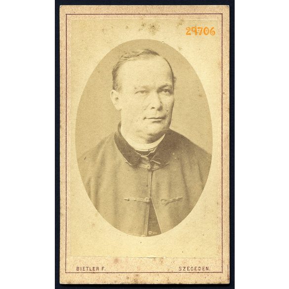 Bietler műterem, Szeged, Demény János kiskunmajsai, később mezőtúri plébános, elegáns férfi, ismert, egyház, 1860-as évek, Eredeti CDV, vizitkártya fotó. 