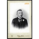 Vértes műterem, Nagykanizsa, elegáns férfi bajusszal, nyakkendőben, portré, 1890-es évek, Eredeti CDV, vizitkártya fotó.  