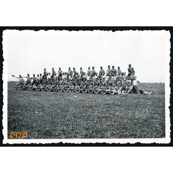 Magyar katonák gyakorlatoznak, egyenruha, Mannlicher puska, fegyver,  2. világháború, 1940-es évek, Eredeti fotó, papírkép.   