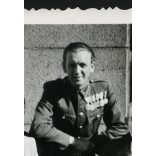 Magyar katona érdemrendekkel, egyenruha, 2. világháború, 1942, 1940-es évek Eredeti fotó, papírkép. 