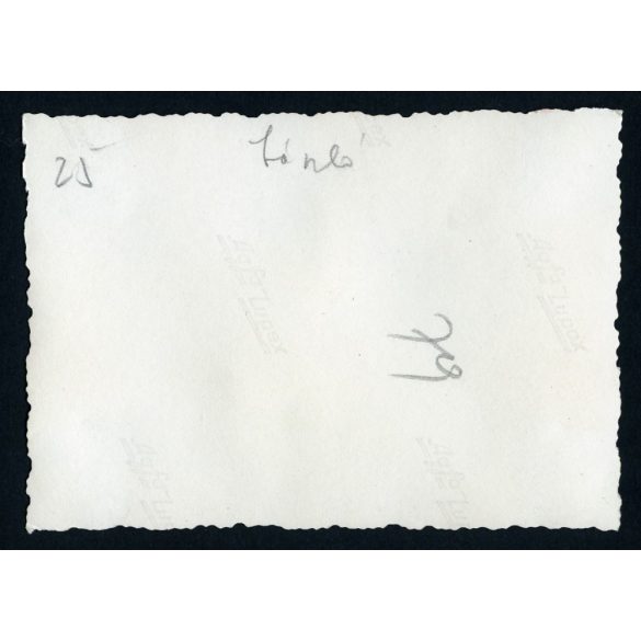 Fáradt magyar katonák a nap végén, Mannlicher puskákkal,  egyenruha, fegyver, 2. világháború, 1940-es évek Eredeti fotó, papírkép.  