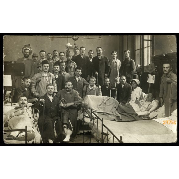 Katonakórház, sebesült magyar katonák kórházban, ápolónő, egyenruha, 1. világháború, 1910-es évek, Eredeti fotó, papírkép.   