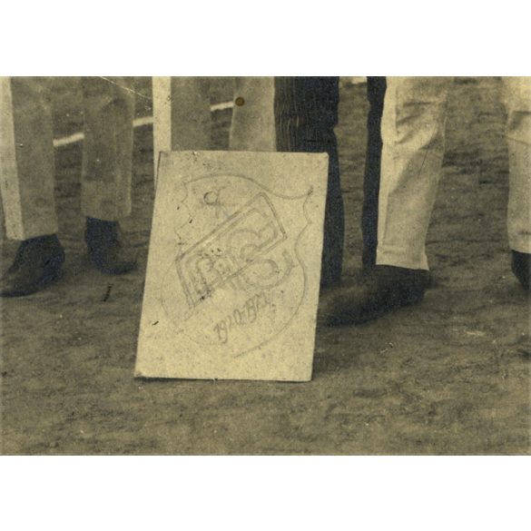 "a gazdasági rokkant iskola 'Turul' csapata", Debrecen, 1921, Eredeti fotó, papírkép, hátoldalon a szereplők aláírásával.  