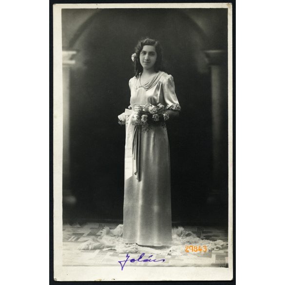 Szombathy nővérek műterme, Cegléd, Jolán, elegáns hölgy virágokkal, portré, 1930-as évek, Eredeti fotó, papírkép.  
