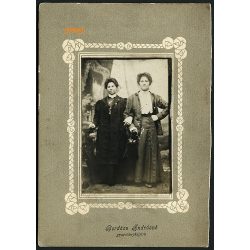   Bordács Andrásné gyorsfényképész, Erdőtelek, hölgyek esernyővel, 1911, 1910-es évek. Eredeti kartonra kasírozott fotó.   