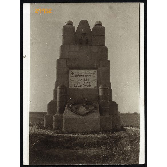 Háborús emlékmű nevekkel,  1. világháború, 1910-es évek, Eredeti fotó, papírkép.  