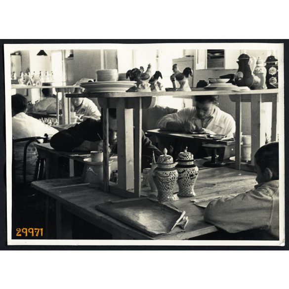Dolgozók a Herendi Porcelángyárban, Herend, munkás, helytörténet, 1937, 1930-as évek. Eredeti fotó, papírkép, enyhén hullámos.   
