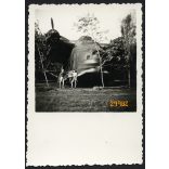 Messerschmitt Me 323 Gigant álcázott német katonai repülőgép gyerekekkel,  2. világháború, Magyarország, jármű, közlekedés, 1940-es évek, Eredeti fotó, papírkép.  