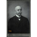 Becske műterem, Veszprém, Szőnyeghi Alajos zirci főszolgabíró, elegáns bajuszos úr portréja, 1907., 1900-as évek, Eredeti szignózott kabinetfotó.  